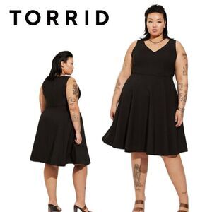 NWT Deep Black At The Knee Studio Refined Crepe Skater Dress with pocket…